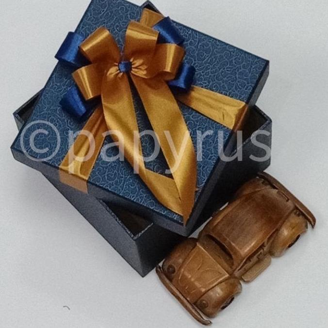 

Murah Harga PAPYRUS 15x15 Tinggi 10cm Kotak Kado Gift Box Hadiah KOTA KADO