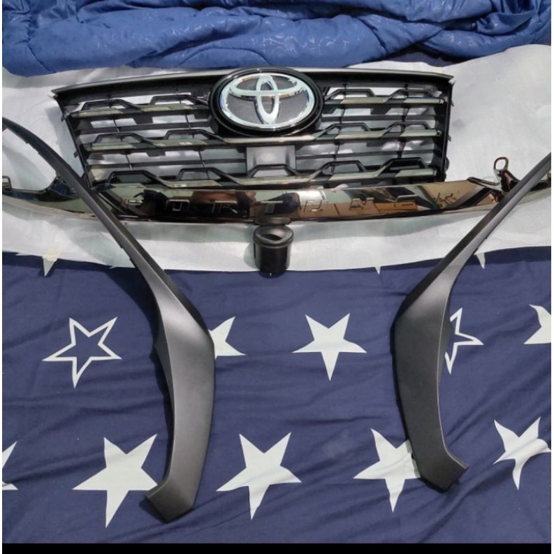 Grill List Lampu Fortuner VRZ 2021 Original