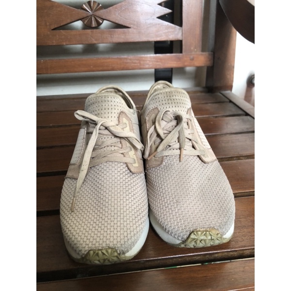 PRELOVED SEPATU PULL AND BEAR