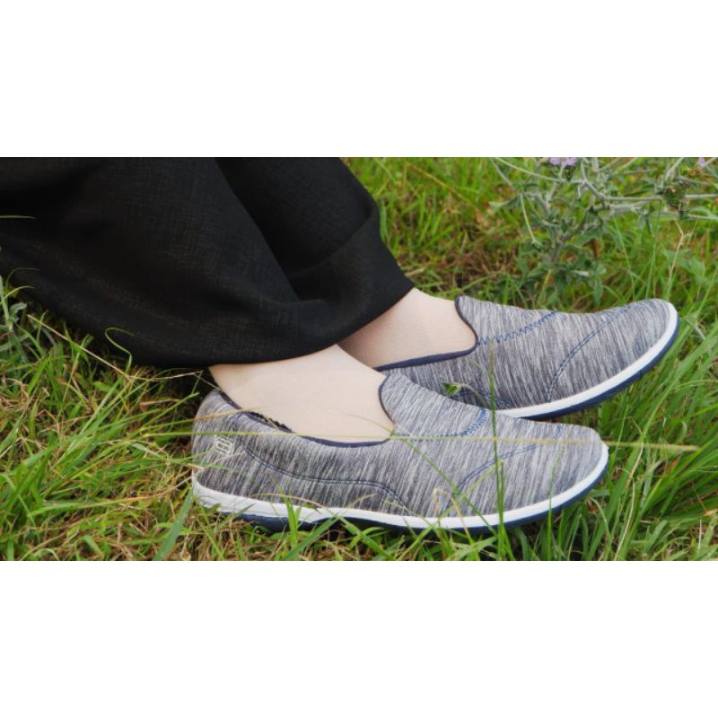 sepatu  ando slip on