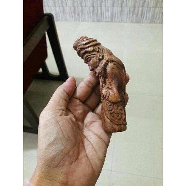 deder keris  kayu stigi ukir resi orang tiua