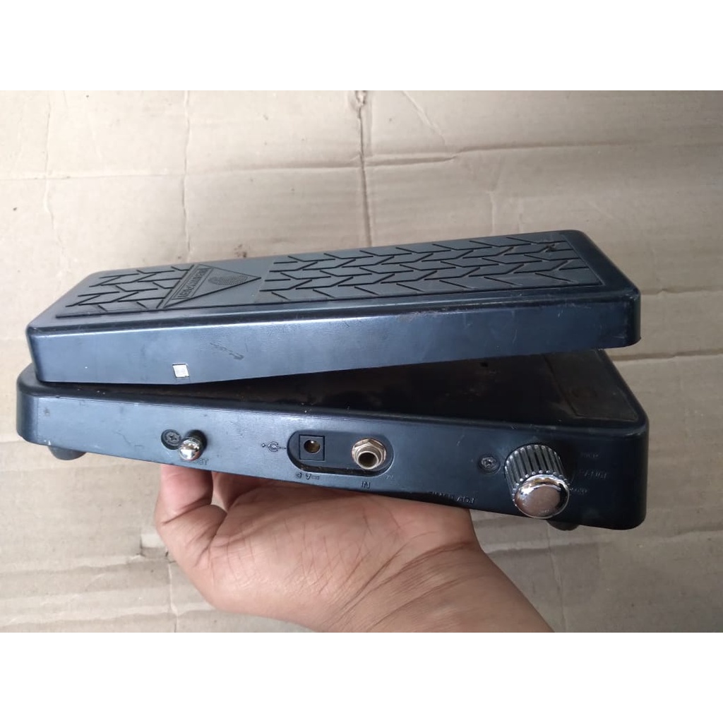 Pedal wah Behringer HELLBABE HB01  Efek Stompbox Gitar Bass optical control Ultimate