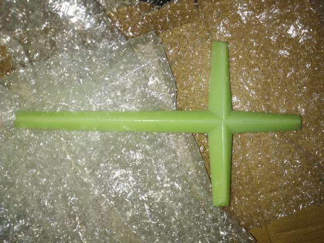 Salib Polos Fosfor, Glow In The Dark 27 Cm