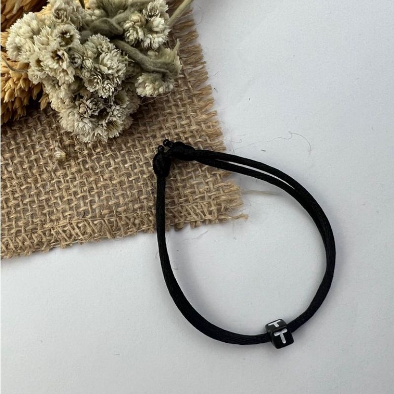 GELANG TALI KULIT HURUF T