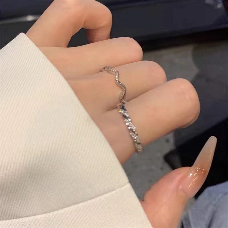 2pcs / Set Cincin Alloy Desain Gelombang Hias Berlian Imitasi Untuk Wanita