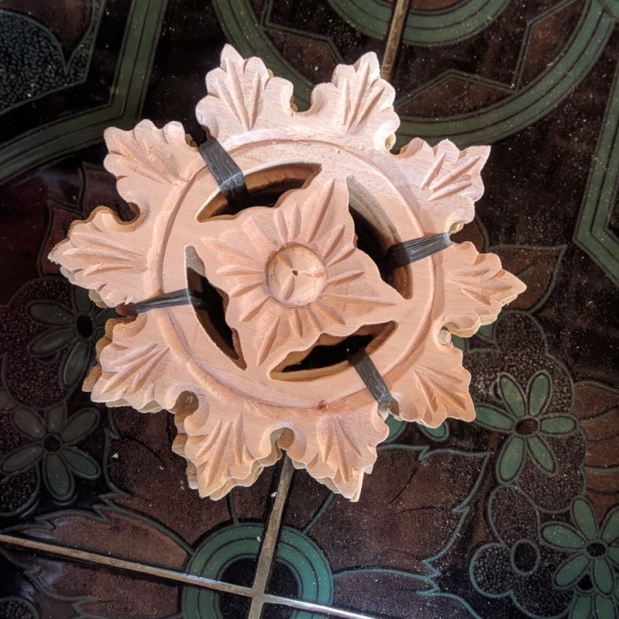 Ornamen Ukir Jepara Model Cemara Bulat Kecil - Ornamen Ukir Kayu Cemara bulat kecil - Ornamn Ukir