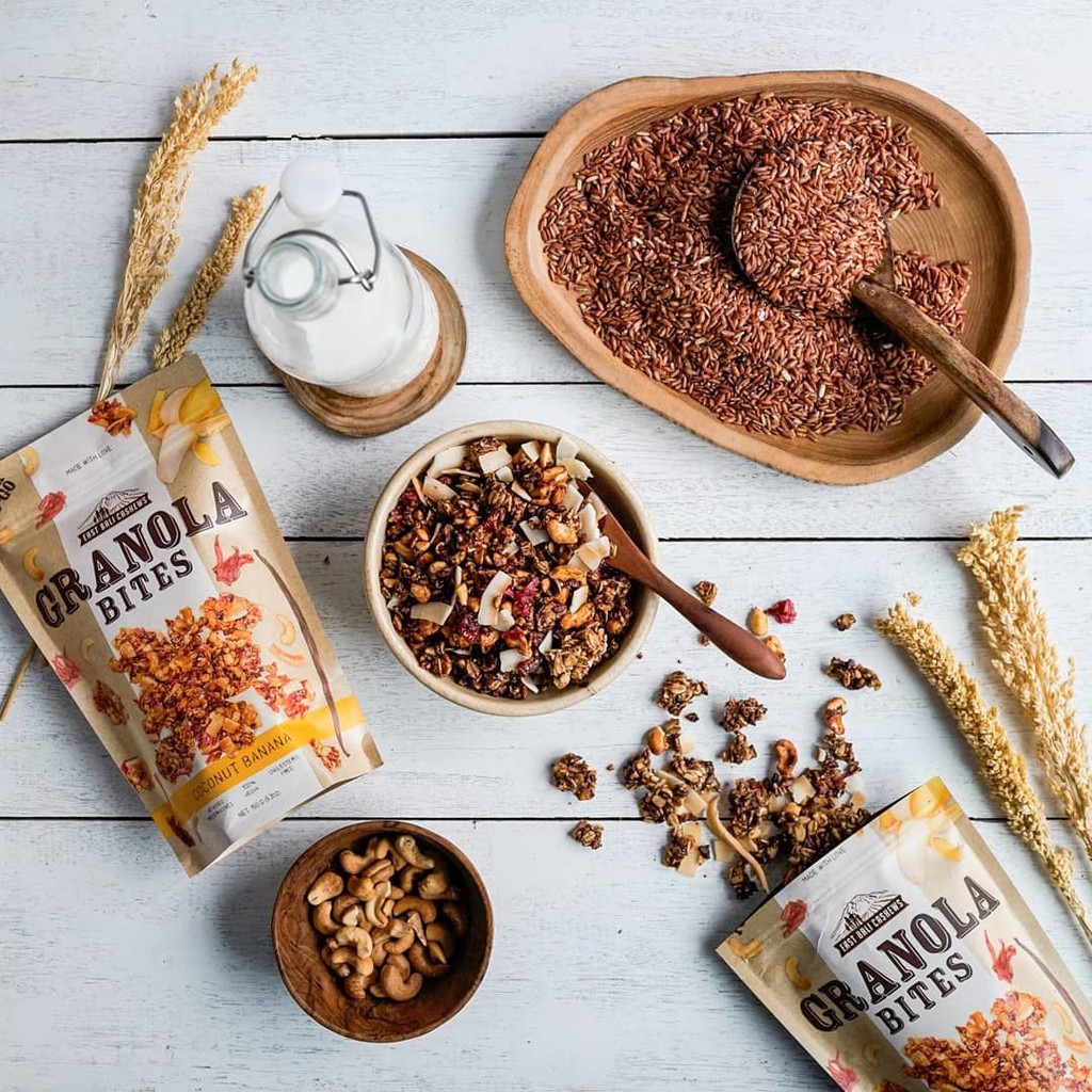 

East Bali Cashews – Coconut Banana Granola Bites 125gr, Snack/Cemilan Diet Sehat Pisang Kelapa