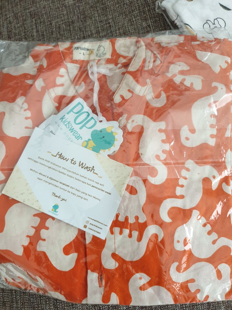 Pop Kidswear   Dino Batik Orange - Kemeja Anak Batik Gambar Dinosaurus