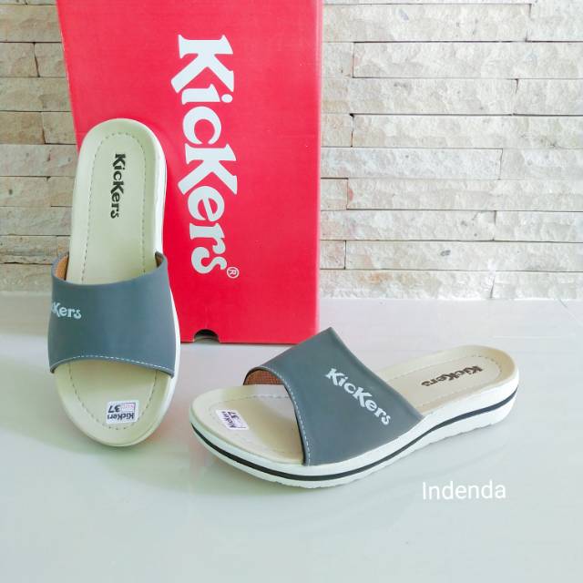 Sandal Kickers Wanita Abu Slip On