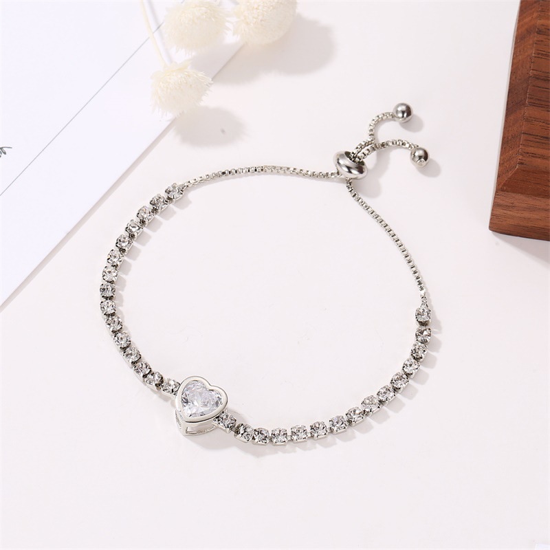 Gelang Rantai Dengan Charm Hati Aksen Kristal Zirkonia Untuk Wanita