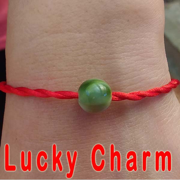 gelang benang lucky charm