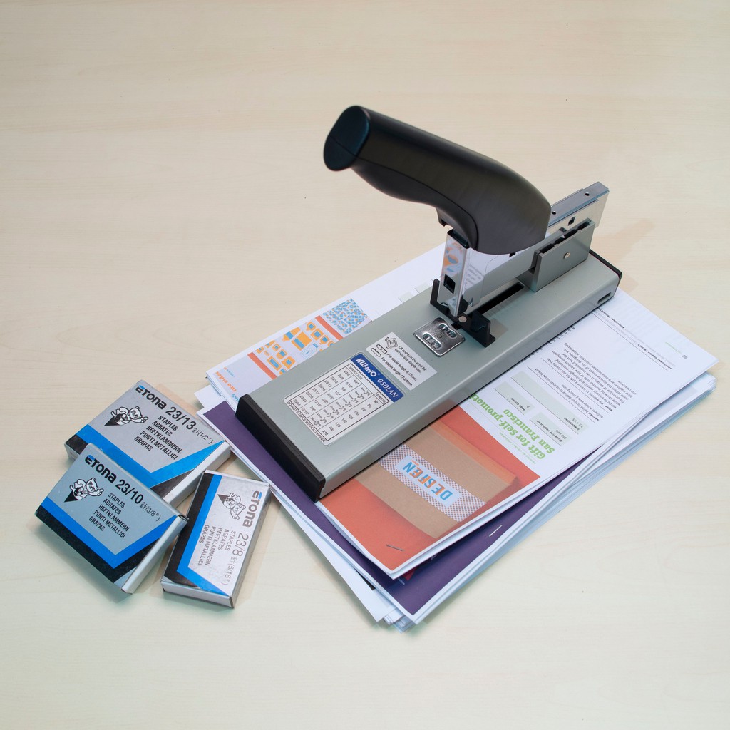 STAPLER KW-TRIO 50 LAN HEAVY DUTY. MADE IN TAIWAN. 230 Pages/ 230 Halaman