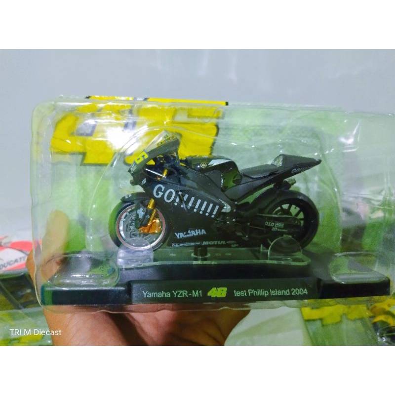Miniatur Diecast Yamaha YZR-M1 Rossi Test Phillip island 2004 skala 1:18