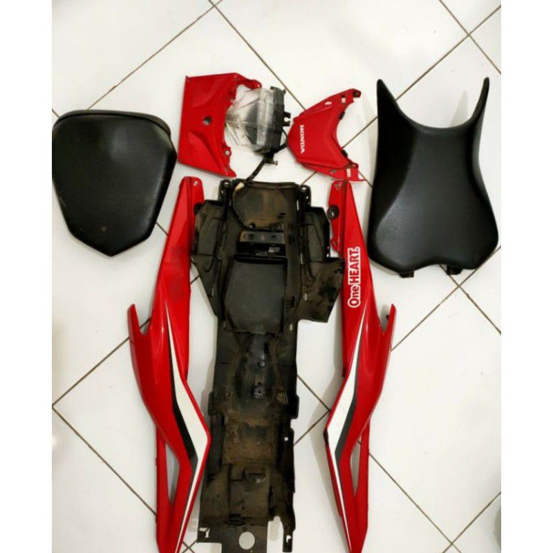 body belakang set cbr 150 r facelift set jok copotan