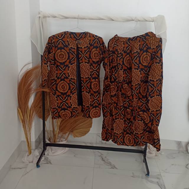 Baju Batik Set Rok dan Atasan