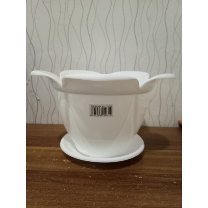 pot putih + tatakan / pot putih flora M 22cm / pot venxia M/ pot 22