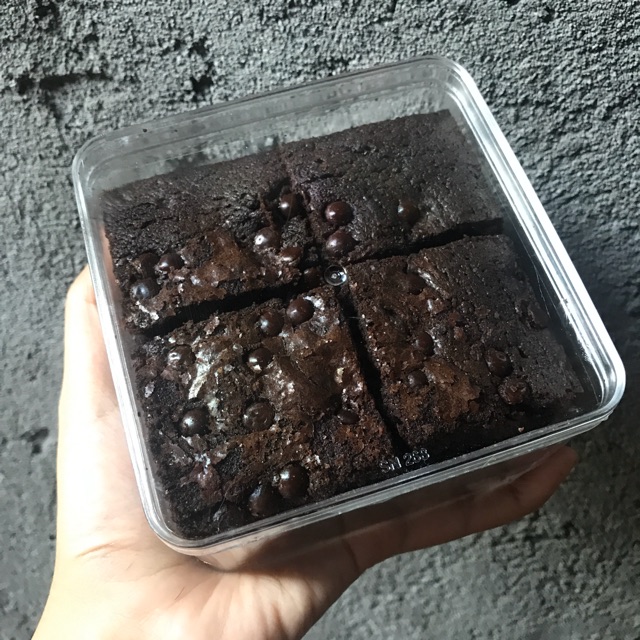 

Fudgy Brownies Topping Chococip / Keju / Almond