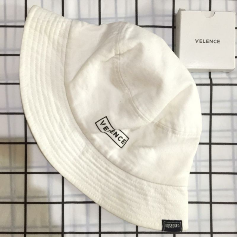 [BOOKED] WHITE BUCKET HAT VELENCE