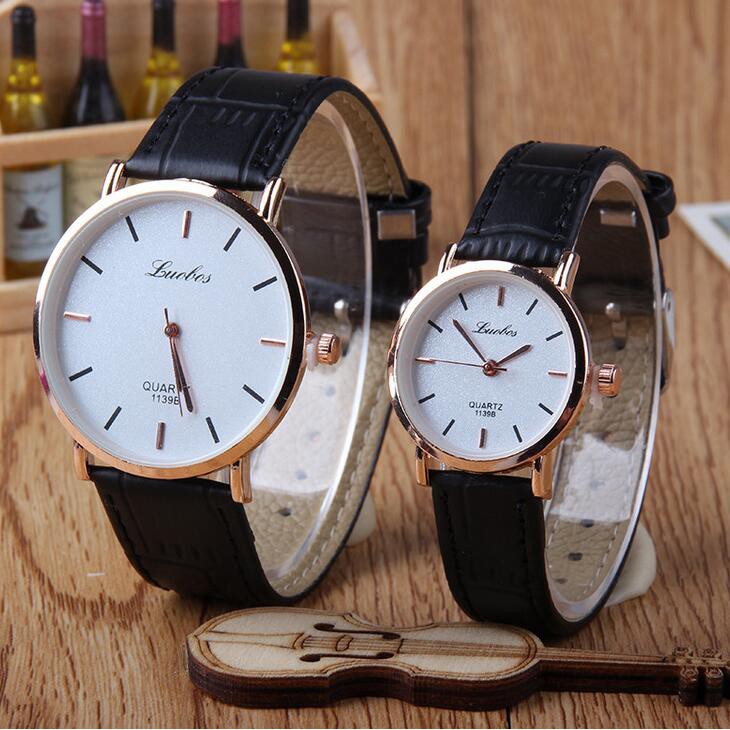 Jam Tangan Couple Pria Wanita Gaya Klasik Tali Berbahan Pu Jam Tangan Couple Pria Wanita Gaya Klasik Tali Berbahan Pu