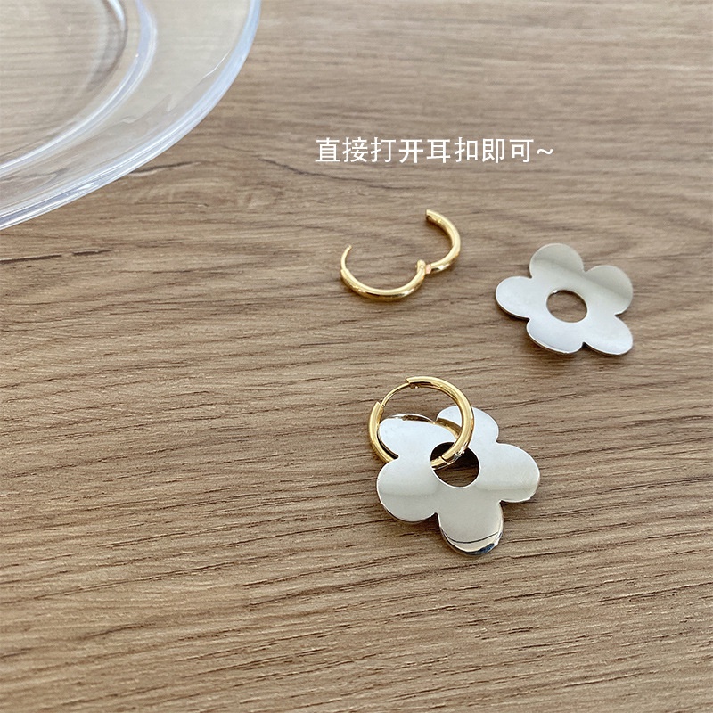 Anting Bentuk Bunga Bahan Metal Gaya Korea