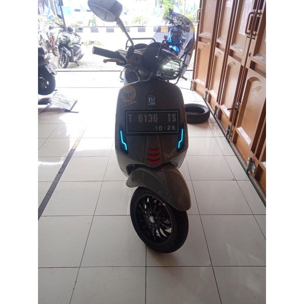 sein custom  ala ala vespa  metik sprint / primavera senja blue ice sein kuning