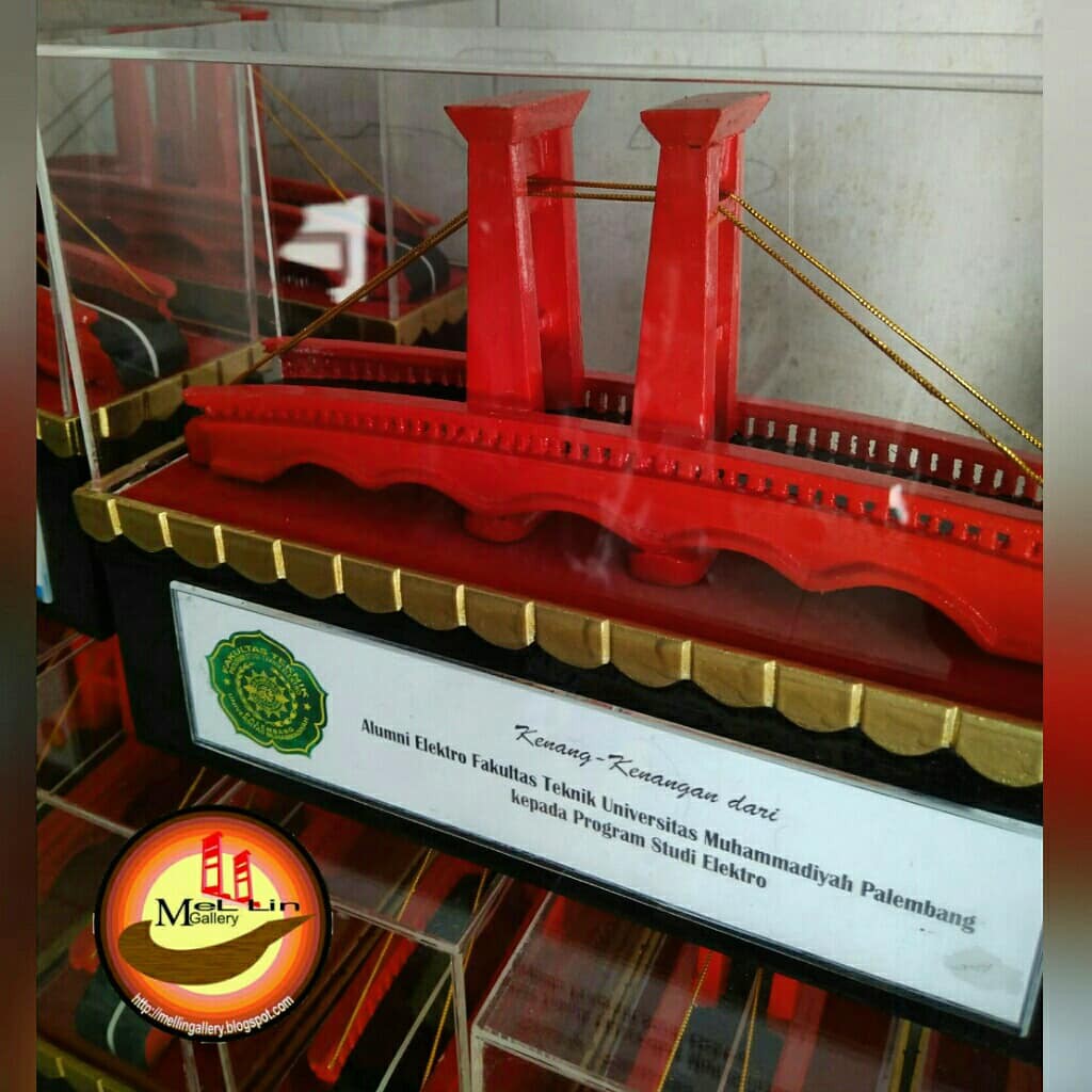 MeLLin Gallery Plakat Miniatur Jembatan Ampera Khas Palembang bahan kayu