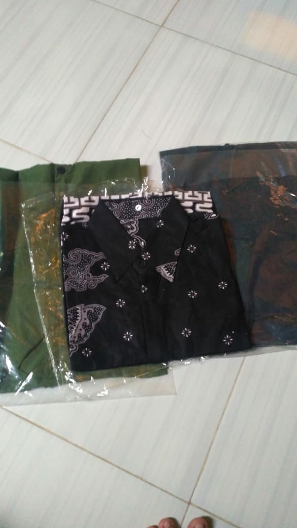 Kemeja Batik Pria Lengan Pendek Motif Kupu Awan