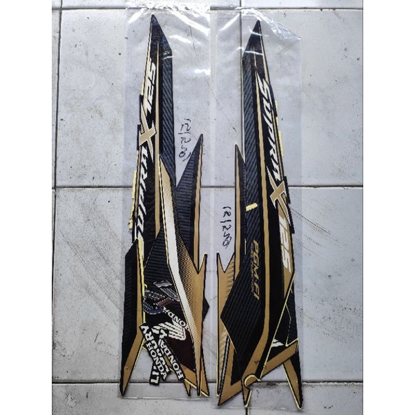 STRIPING STICKER SUPRA X 125 LUXURY FI 2015 2016 STICKER SUPRA X 125 FI LUXURY 2016 HITAM GOLD