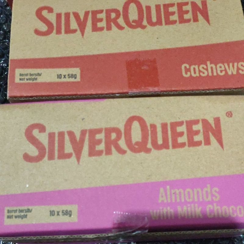 

*PROMO KHUSUS ALMOND* Cokelat silverqueen 55gr,harga per 1 box yah sis/gan