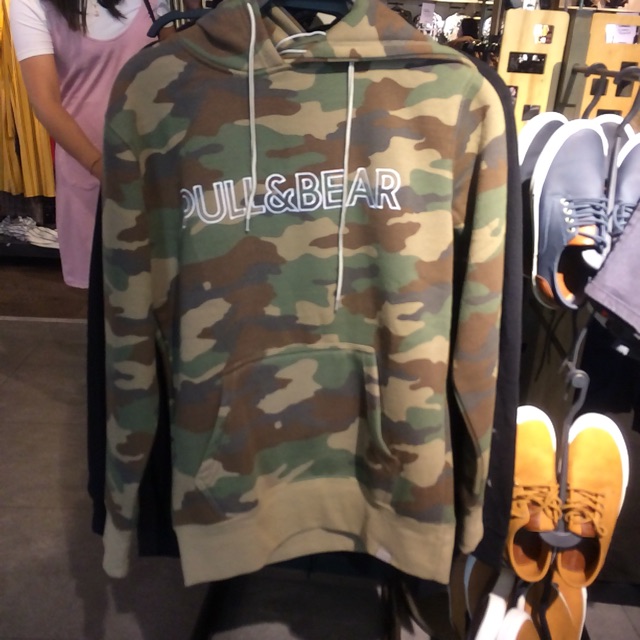 pull and bear camo hoodie