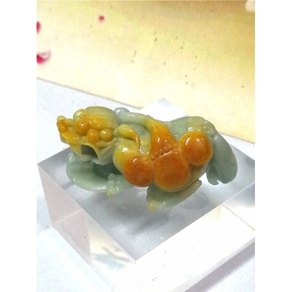 km9703 Liontin Giok Golden Jadeite Ukiran Pixiu Ruyi Bersertifikat Grade A