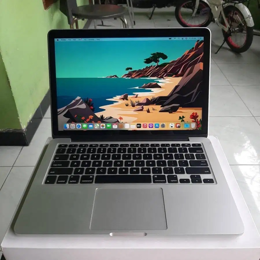 Laptop Macbook Pro i5 RAM 8GB SSD 128GB bekas second