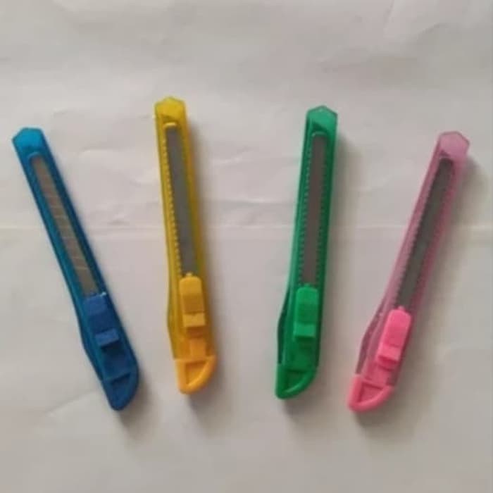 

Pisau cutter karter transparan kecil