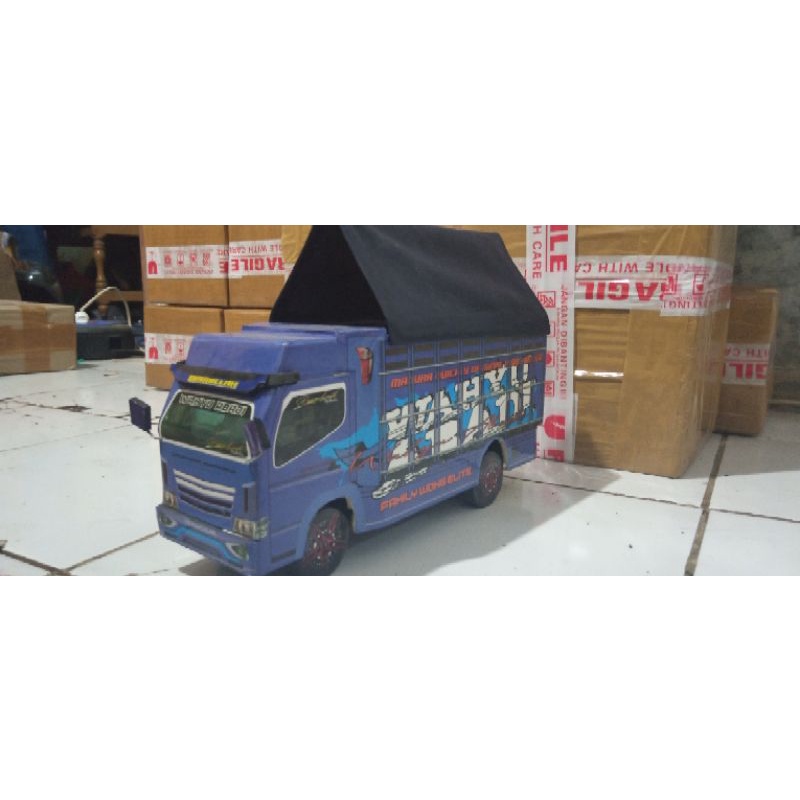 miniatur truk oleng wahyu abadi