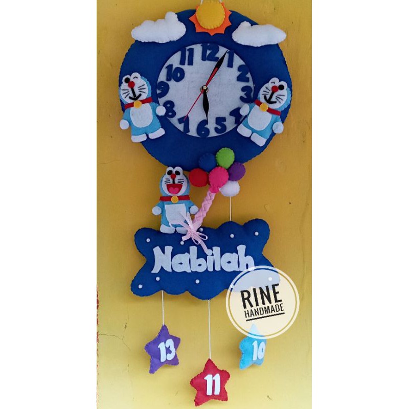 jam dinding doraemon nama