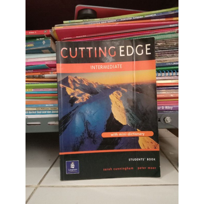 

CUTTING EDGE Intermediate Students book