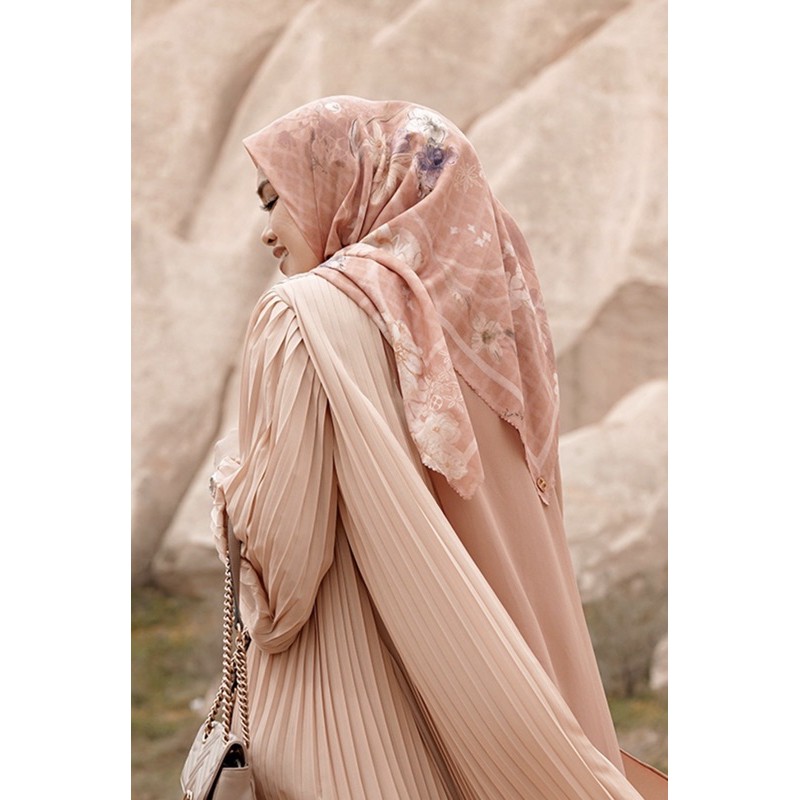 BUTTONSCARVES SOFYA SERIES