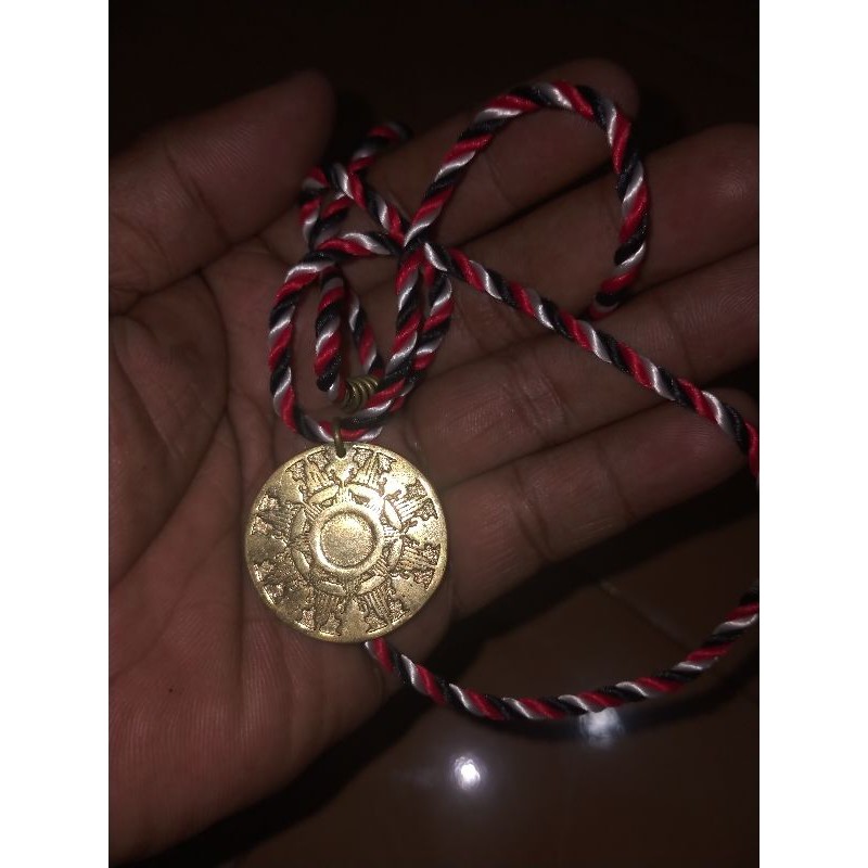 kalung koin lambang kerajaan Majapahit