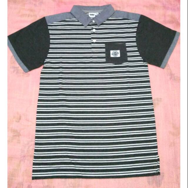 T-shirt cowok UNDER ZONE