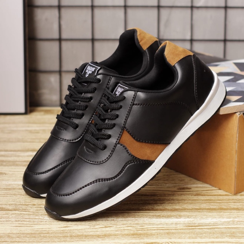 MOLK|Sepatu Casual Sneaker Pria Keren Ori Polos Simple Kekinian Sepatu Joging Cowok Main Gaya Original Distro