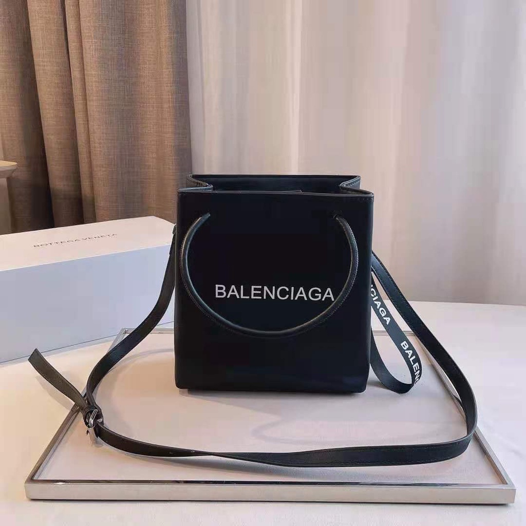 balenciaga tote bag