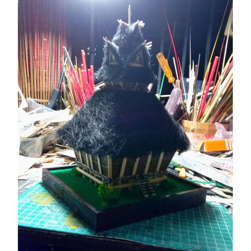 Miniatur Rumah Adat Karo