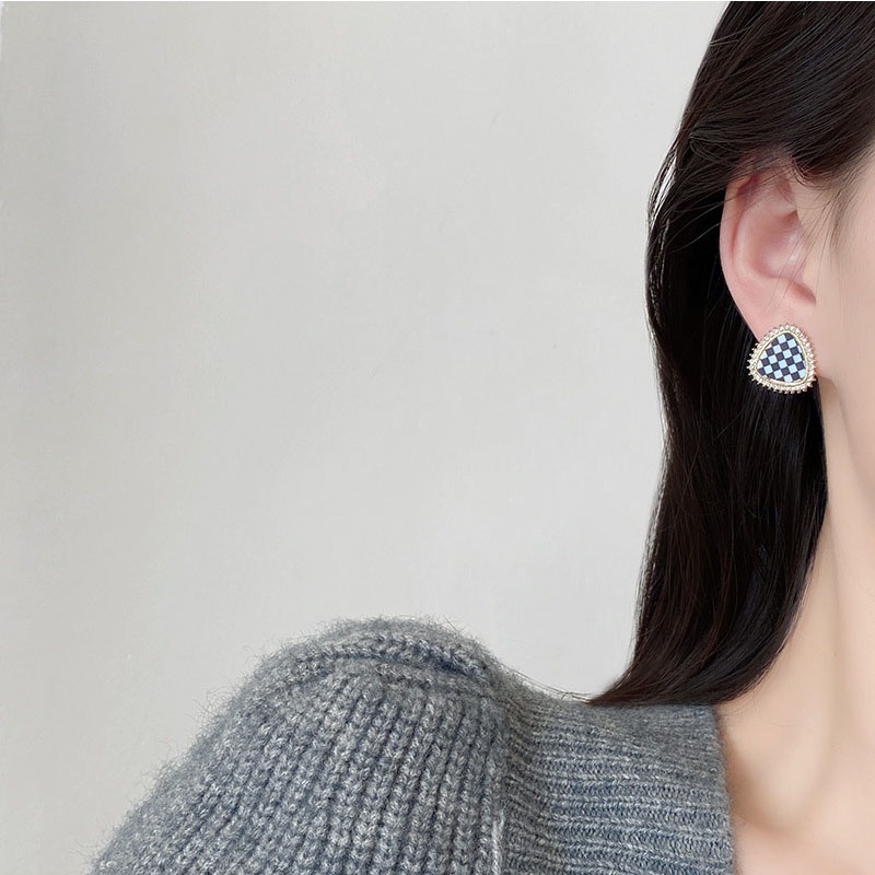 Anting Stud Desain Papan Catur Geometris Aksen Zirkon Bahan S925 Silver Needle