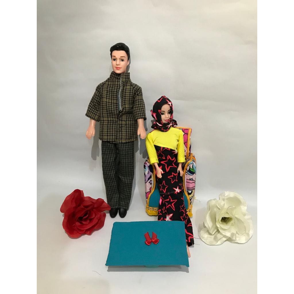sepasang boneka barbie pengantin hijab