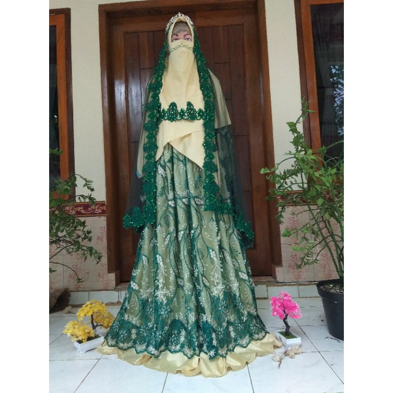 Set gaun pengantin Syar'i.