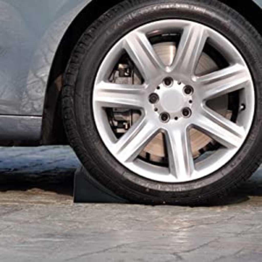 Karet Ganjalan Parkir Ban Ganjal Mobil Rubber Wheel Parking Chock