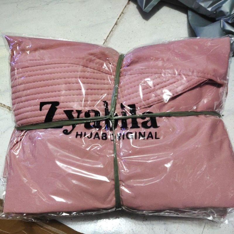 jilbab bergo hamidah nutup dada-Salem