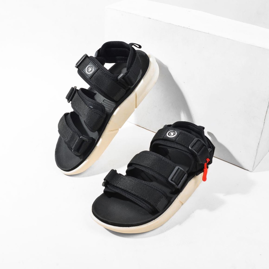 MINOS FULL BLACK ORIGINAL x GREATA Sandal Casual Hitam Pria Sendal Gunung Kasual Jalan Santai Harian Main Hangout Lebaran Fashion Distro Remaja Traveling Outdoor Premium Travelling Footwear Tali 3 Strap Big Size Jumbo Ukuran Besar 44 Keren Terbaru Branded