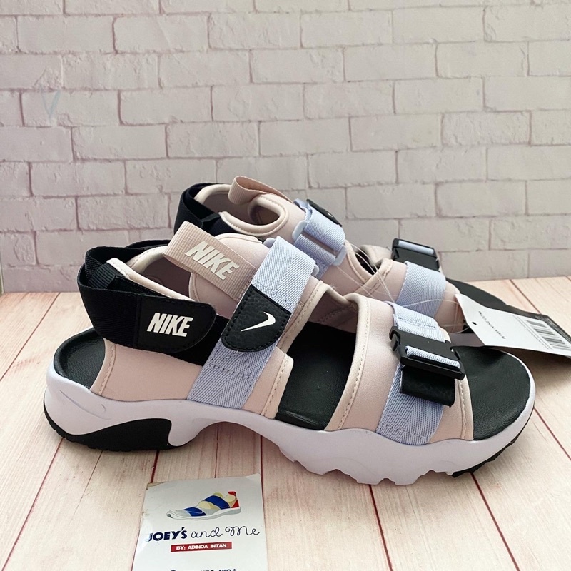 Nike canyon sandal pink