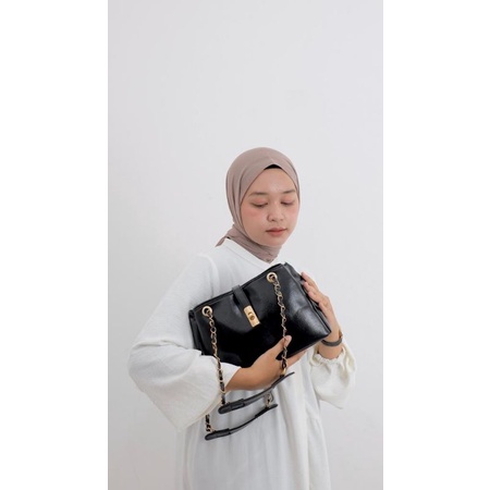 Shoulderbag/Slingbag Code TALYA 3 Ruang